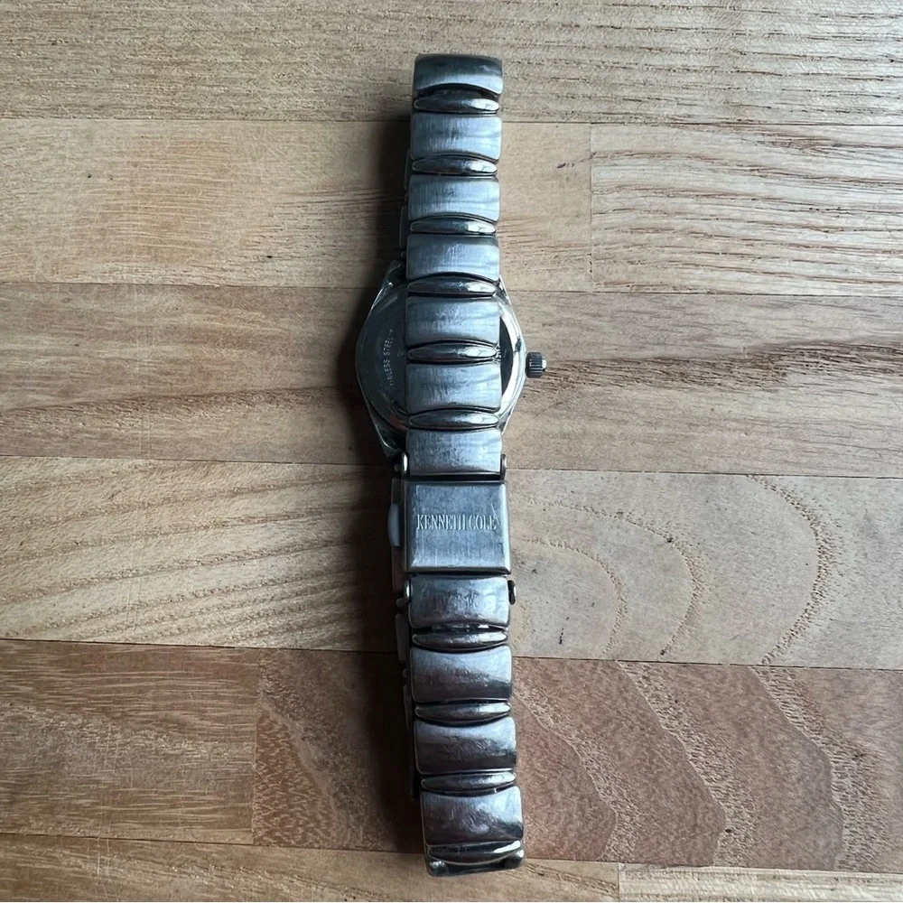Kenneth Cole New York ladies silver tone watch NEW BATTERY